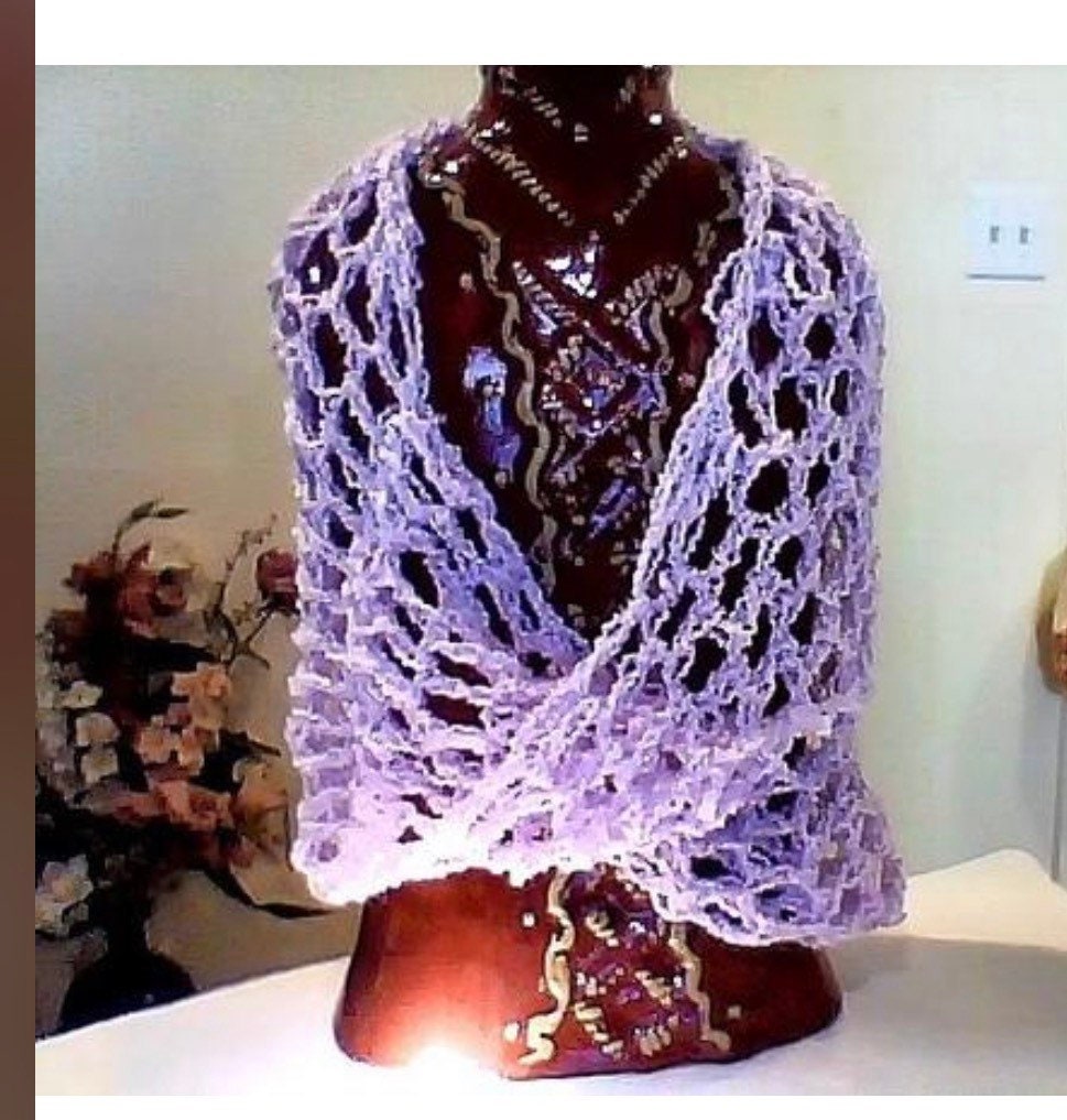 Emmy' Purple Lace Circle Infinity Snood Chenille Mobius Schal Hoodie Schleier Schalkragen von venustranquility