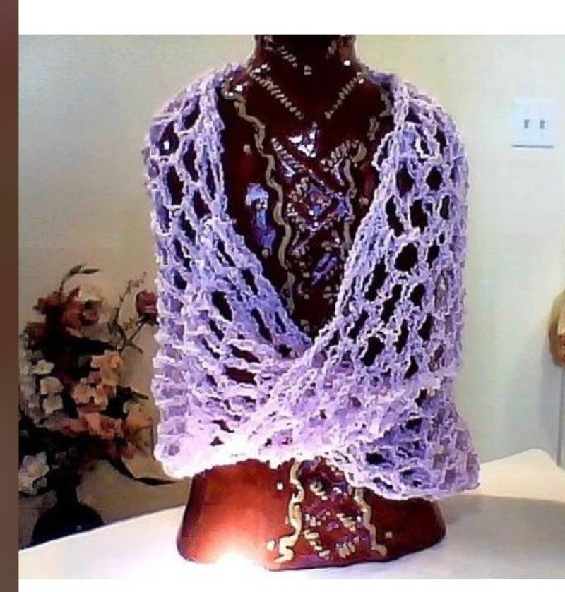 Emmy' Purple Lace Circle Infinity Snood Chenille Mobius Schal Hoodie Schleier Schalkragen von venustranquility