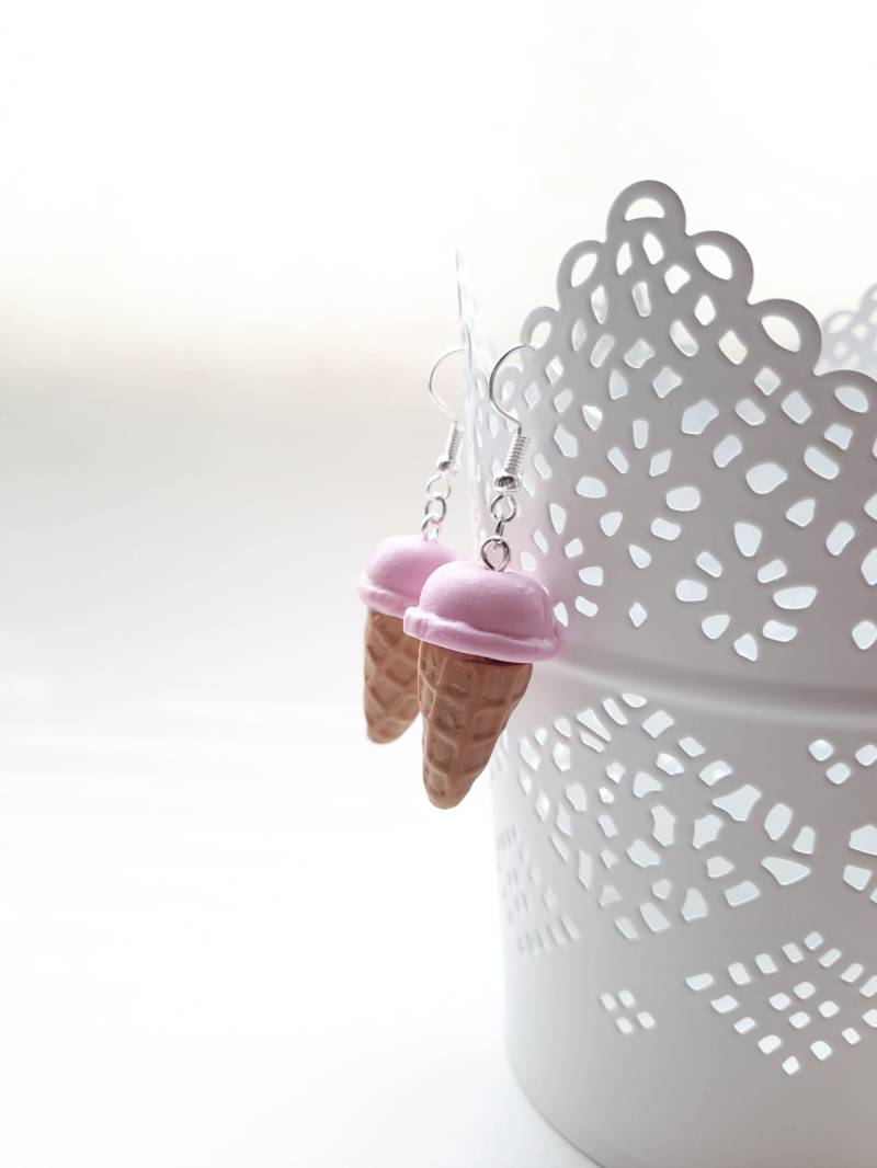 Eiswaffel Ohrringe Eishörnchen Eisohrringe Icecreamearrings Polymer Clay Miniatur Mini Sommerohrringe von verflixtundzugeklebt