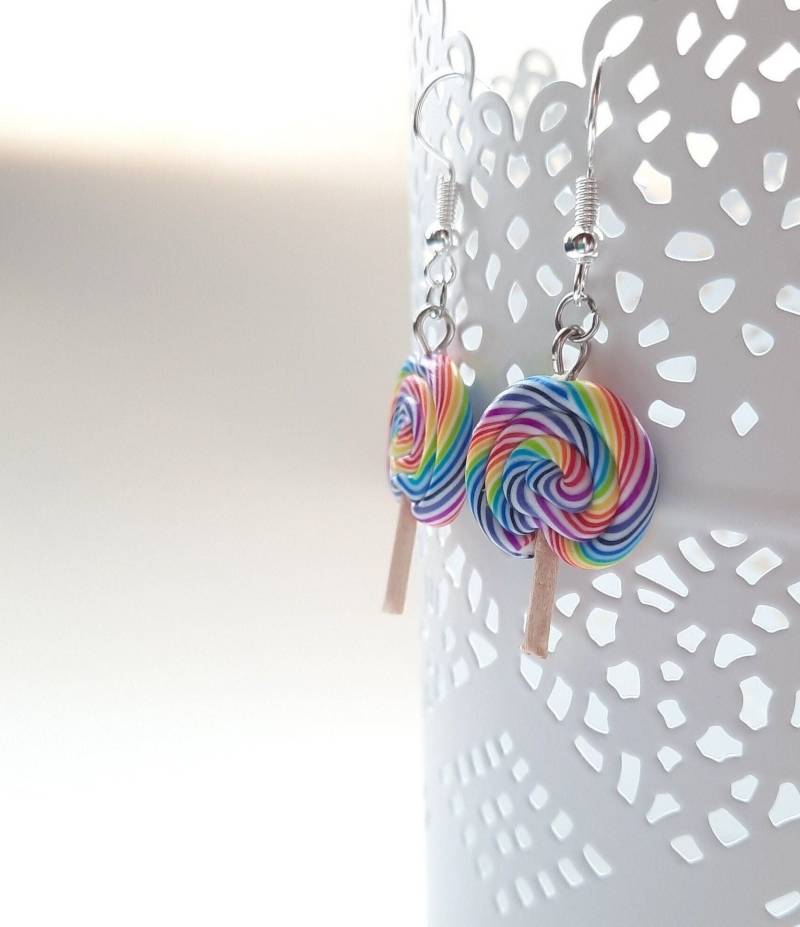 Regenbogen Lolli Lollipop Ohrringe Polymer Clay Miniatur Pride Lgbtq Regenbogen Lolli Lollipop Ohrringe Polymer Clay Miniatur Pride Lgbtq von verflixtundzugeklebt