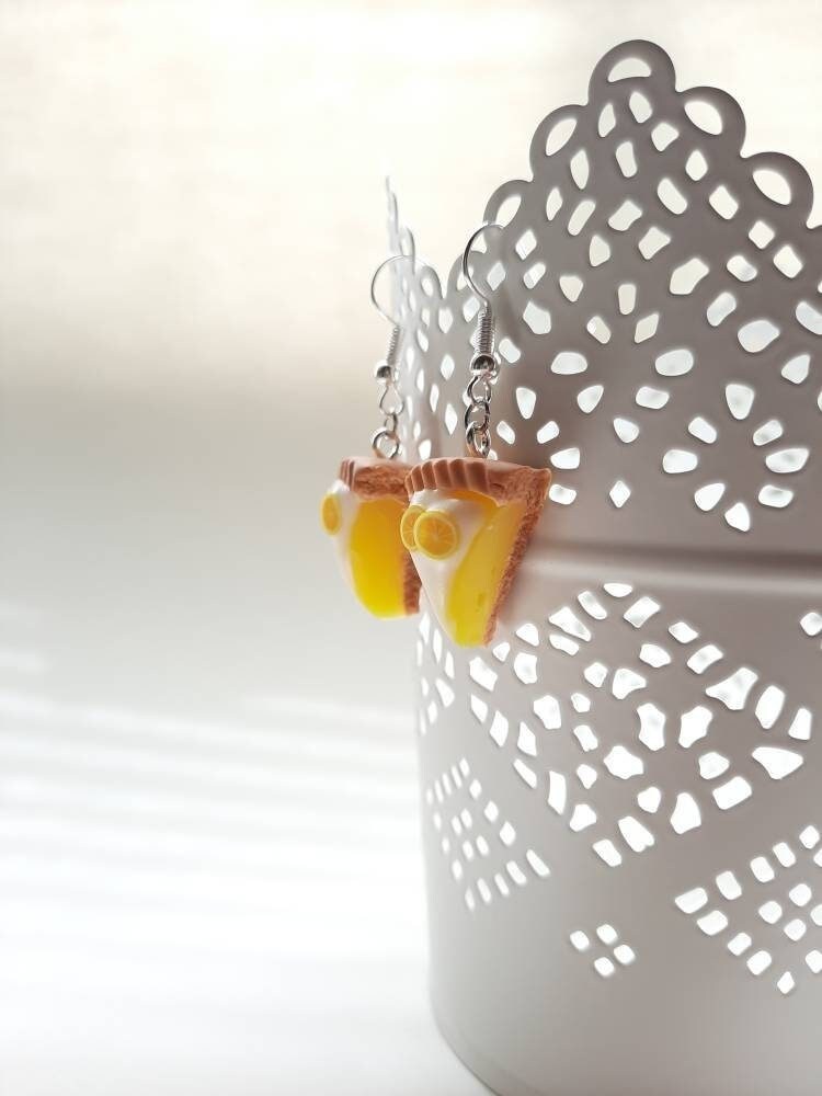 Zitronenkuchen Ohrringe Zitronen Mini Miniatur Polymer Lehm von verflixtundzugeklebt