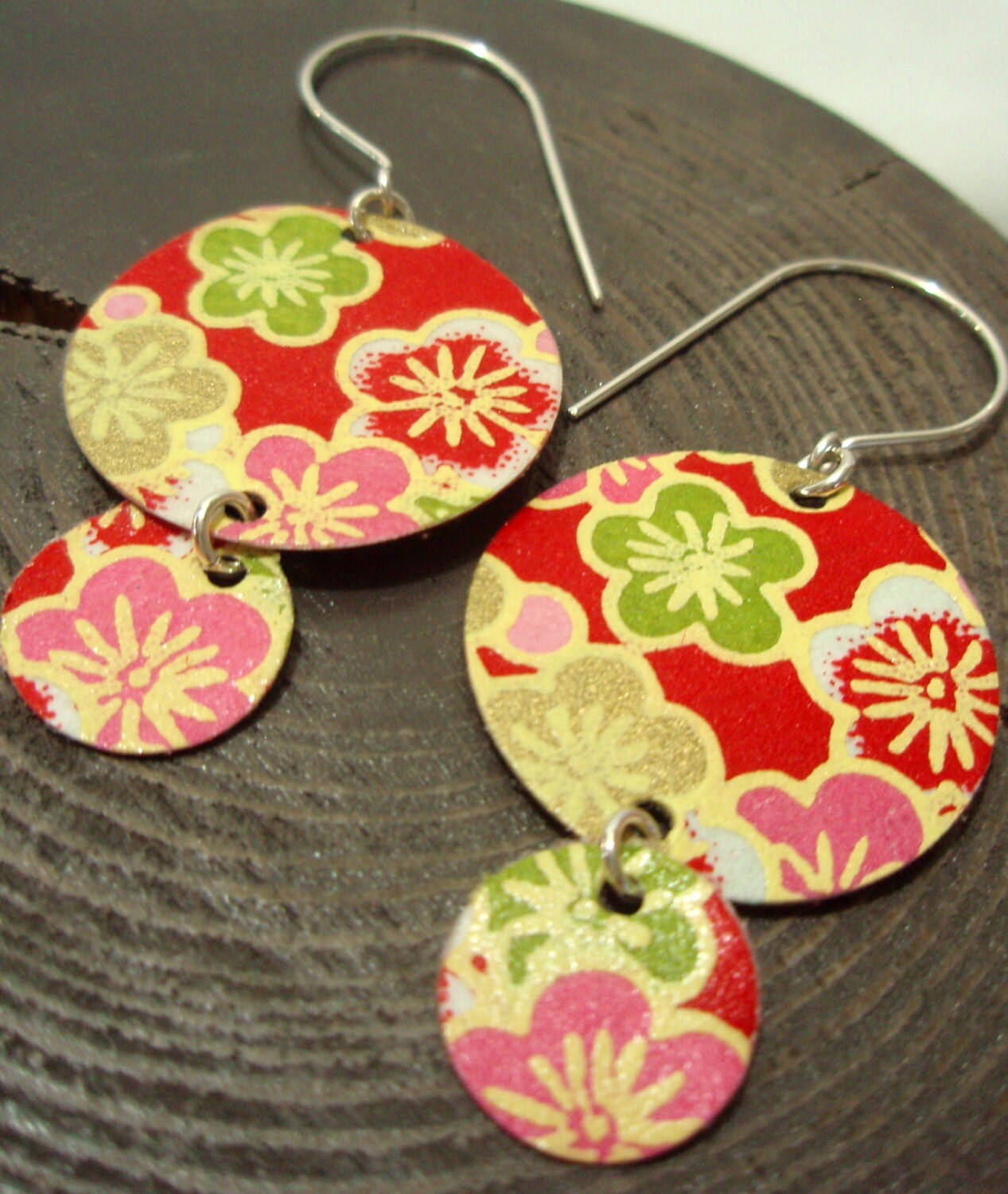 Rosa Und Rote Kirschblüten-Doppelt-Ohrringe Rosa Und Rote Kirschblüten-Doppelt-Ohrringe von verveinedesigns