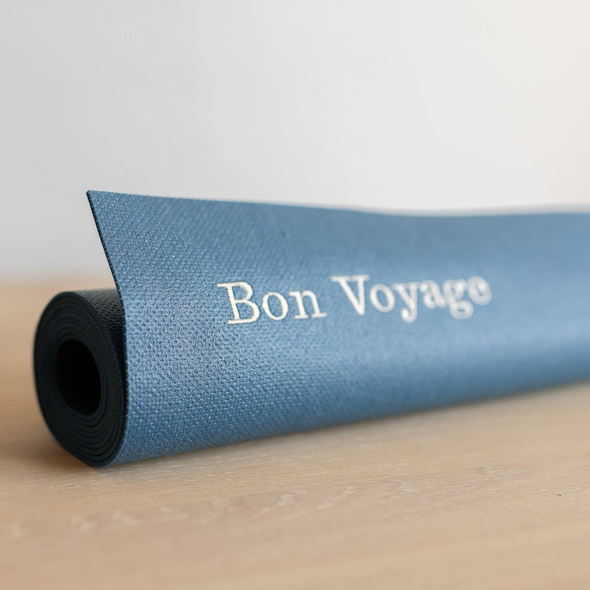 Travelyogini - Travel Light von veryYOGA