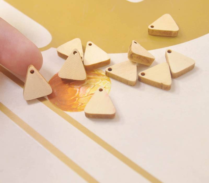 20 Stück, Diy Unfertige Laser Geschnittene Holz Anhänger, Naturholz Ohrringe Rohlinge, Dreieck Schmuck, Holzformen, Form - 12 X 13 Mm von verycraft