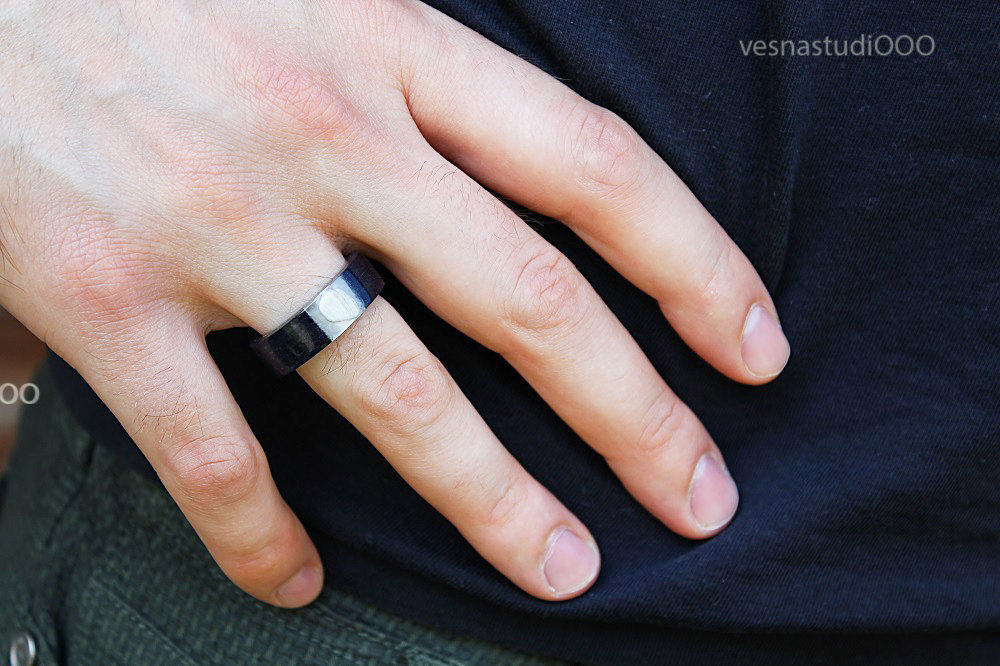 Avantgarde Holzring Minimalist Schwarz Ehering Titan Herrenring Hochzeitsring Herren Personalisiert Ring von vesnastudiooo