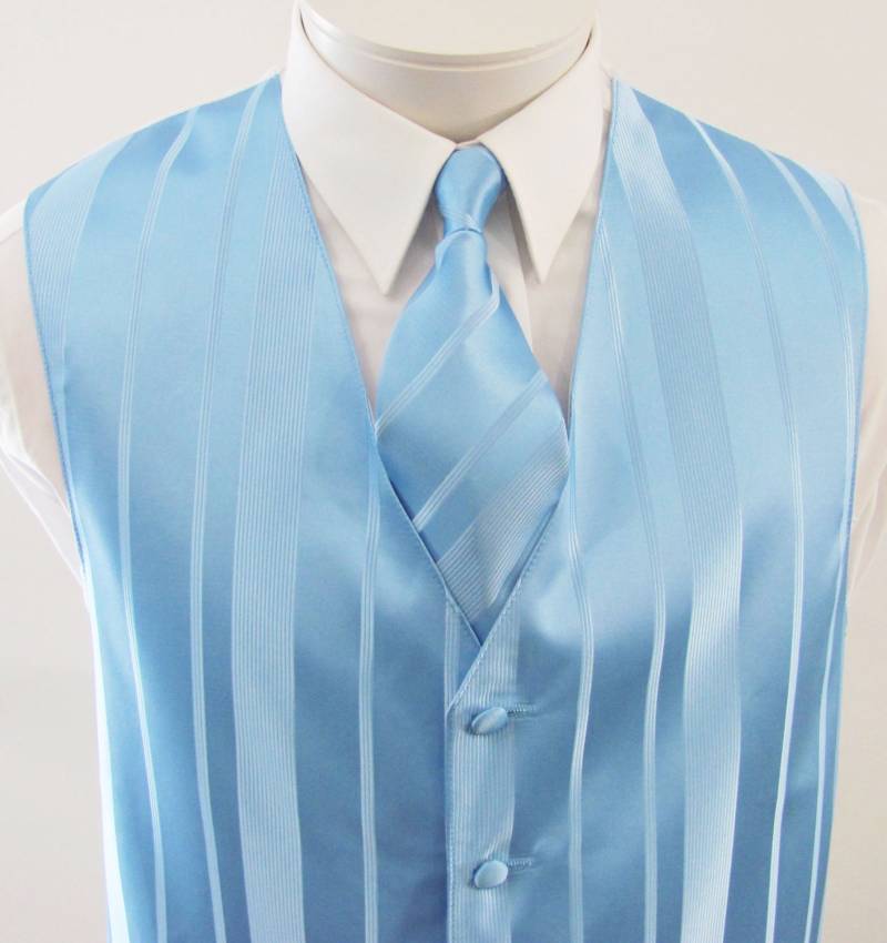 Mens Weste Licht Und Helle Leichten Blauton Auf Ton Streifen Voller Rückseite 2 Stück Krawatte Set Mens Weste Licht Und Helle Leichten Blauton Auf Ton Streifen Voller Rückseite 2 Stück Krawatte Set von vesterrific