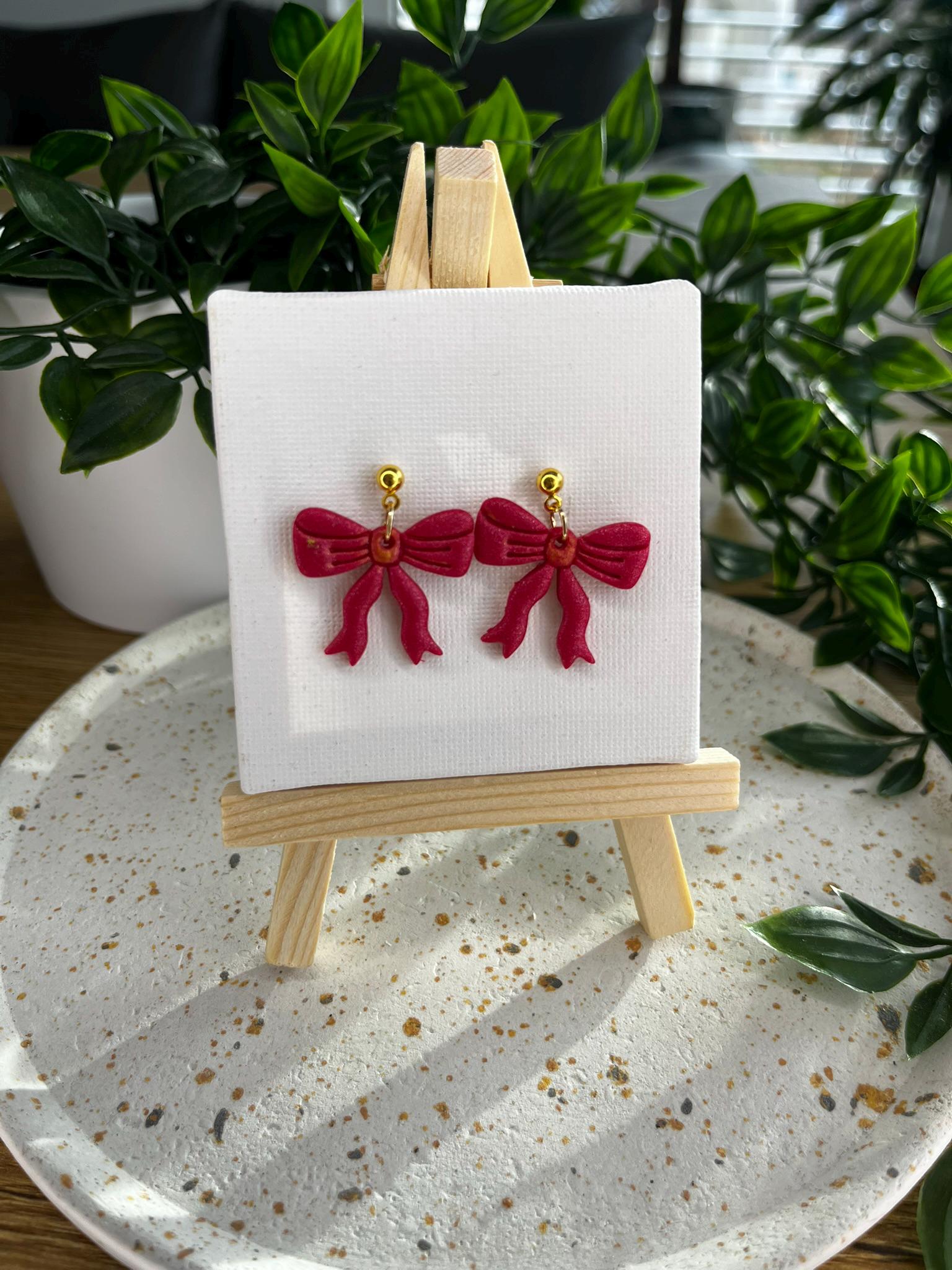 Design Ohrringe Zum Valentinstag "Valentines Bow" in Rot Design Ohrringe Zum Valentinstag "Valentines Bow" in Rot von viKreativDesign
