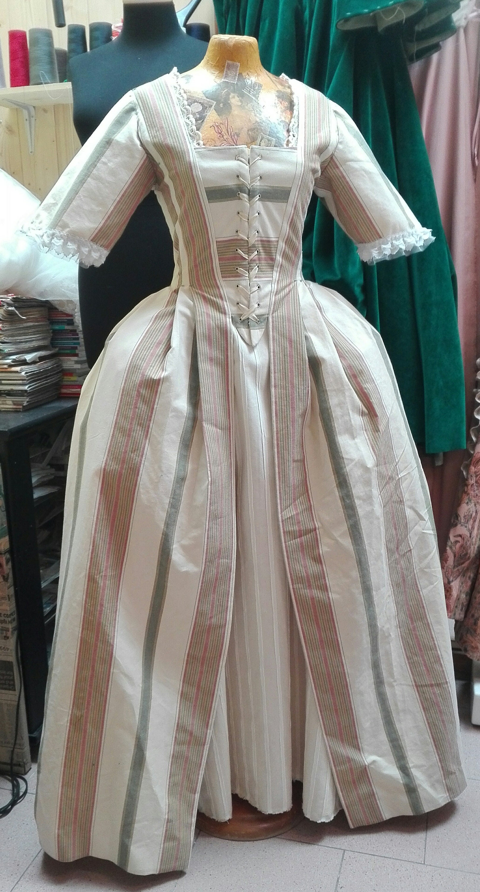 Baumwolle Kurze Robe À La Francaise von viadelluliveta