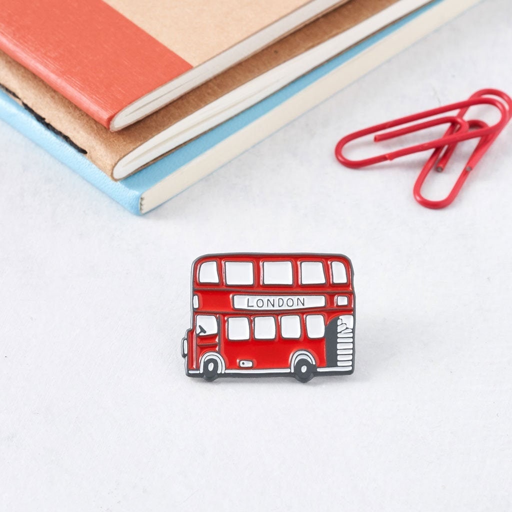 Einfach London Bus Emaille Pin Abzeichen - Liebevoll Made in Britain Einfach London Bus Emaille Pin Abzeichen - Liebevoll Made in Britain von victoriaeggs