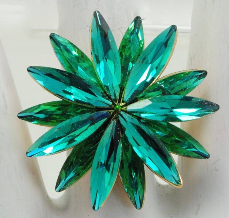 Cluster Ring Mit Grünen Marquise Strasssteinen von victoriascharms