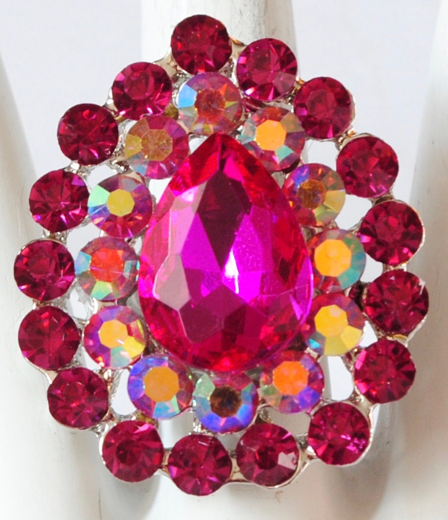 Fuchsia Teardrop Cocktail Ring, Ab Strasssteine, Einstellbar von victoriascharms