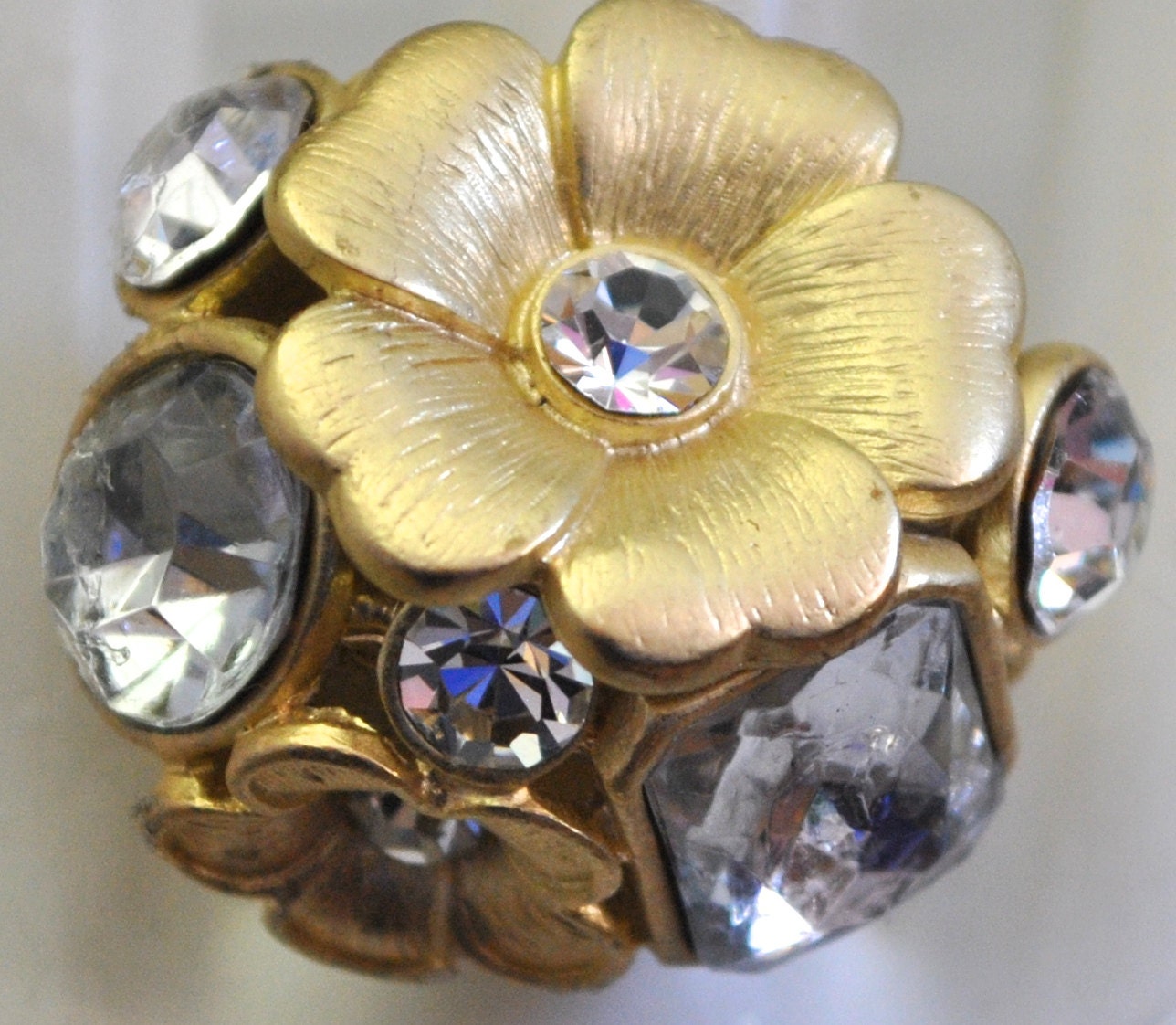 Gold Floral Strass Ring, Verstellbare Blume Cocktail Ring von victoriascharms