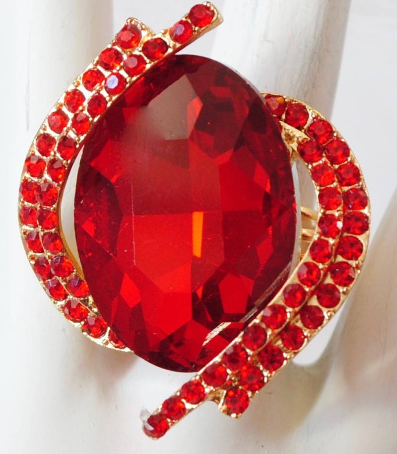 Ovaler Cocktailring Mit Roten Strasssteinen, Holidayschmuck, Geschenk Für Sie, Verstellbar von victoriascharms