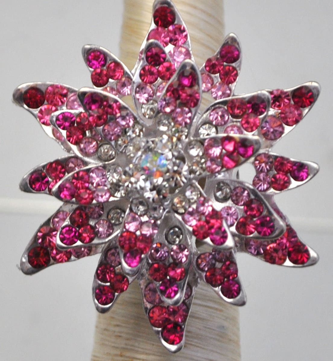 Rosa Strass Blume Ring, Verstellbare Starburst Statement Ring von victoriascharms