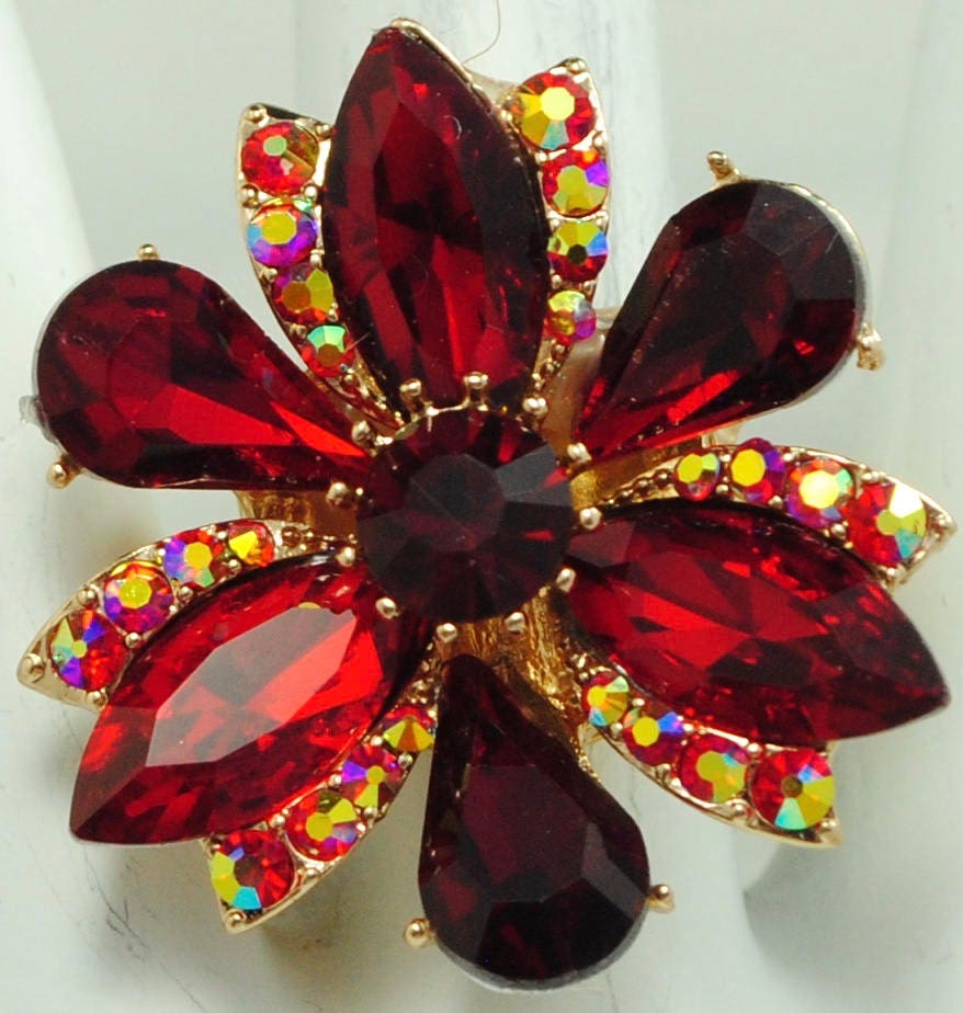 Rubinrot Cocktail Ring Ab Strass Floral Verstellbarer von victoriascharms