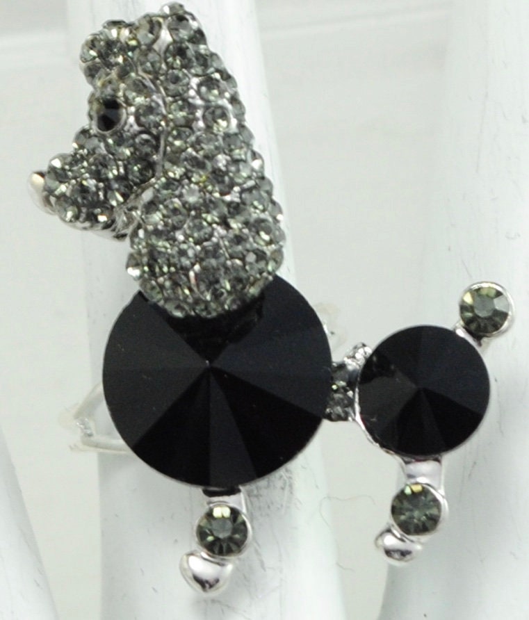 Schwarzer Pudel-Hundering Graue Rhinestones Haustier-Schmucksachen Justierbarer Ring von victoriascharms