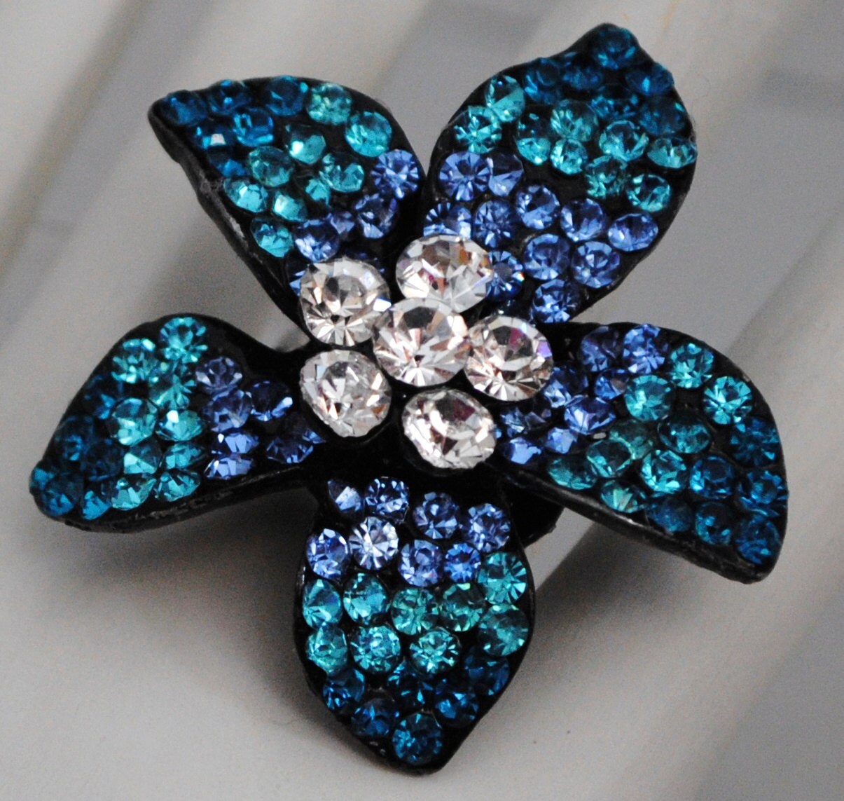 strass Blume Ring Ombre Blau Geschenk Für Sie Verstellbar von victoriascharms