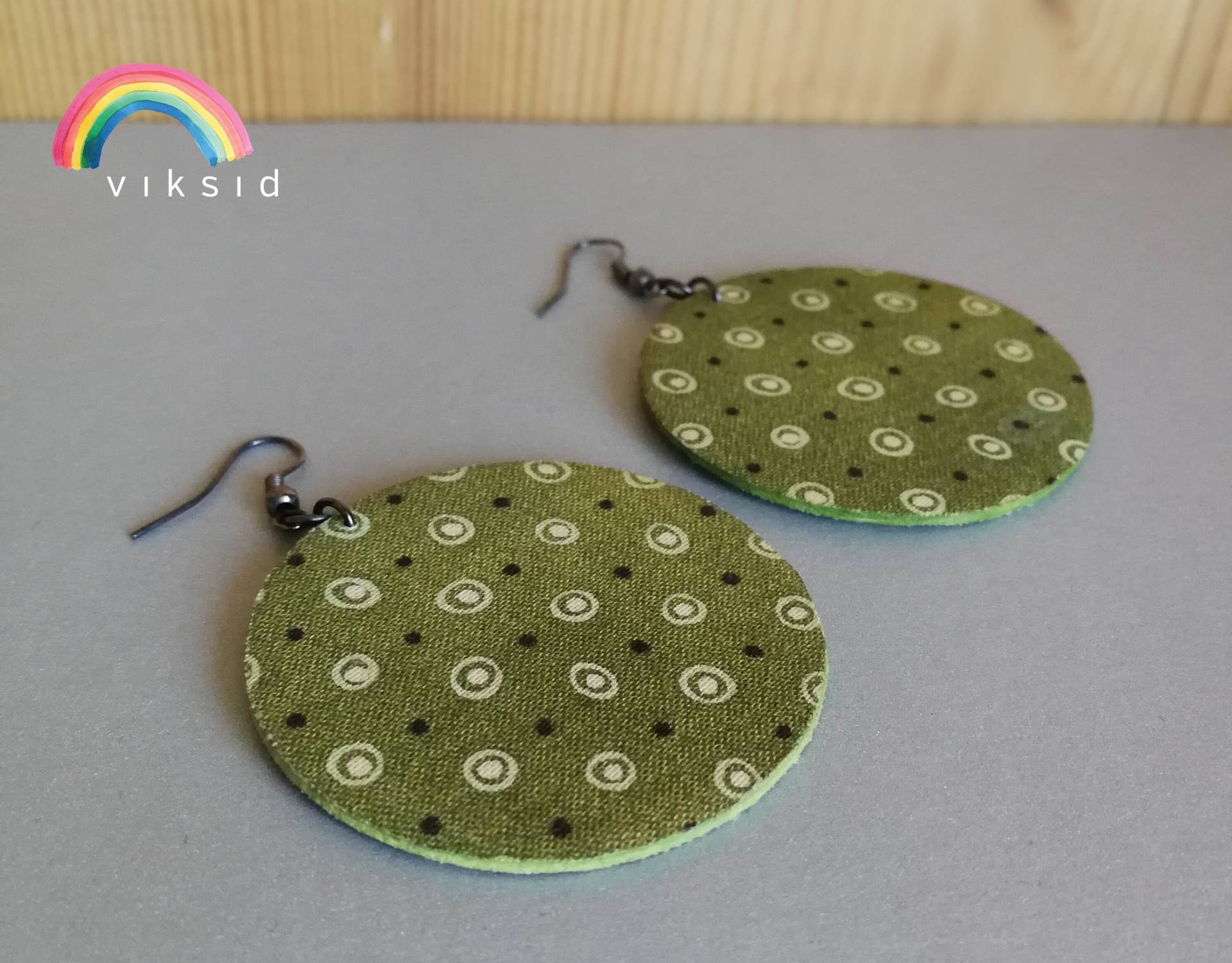 Jahrgang Textil Und Papier Ohrring - Grün Blumen, Punkte Avantgarde-Design Frauen Schmuck Geschenk von viksidhappyvintage