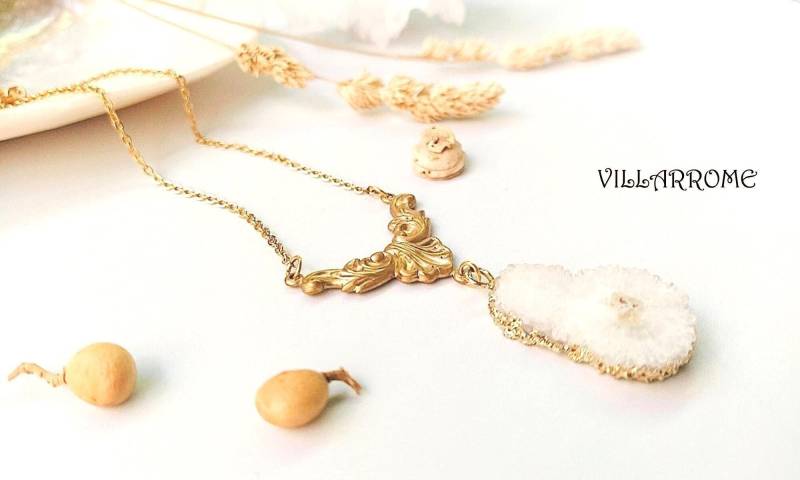 Weiße Druzy Achat Halskette, Art Deco Messing, Goldene Stahlkette von villarrome