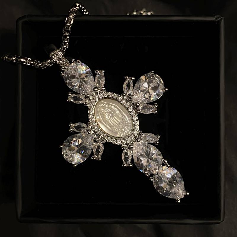 Kreuz Kette Mit Steinchen von vilovia