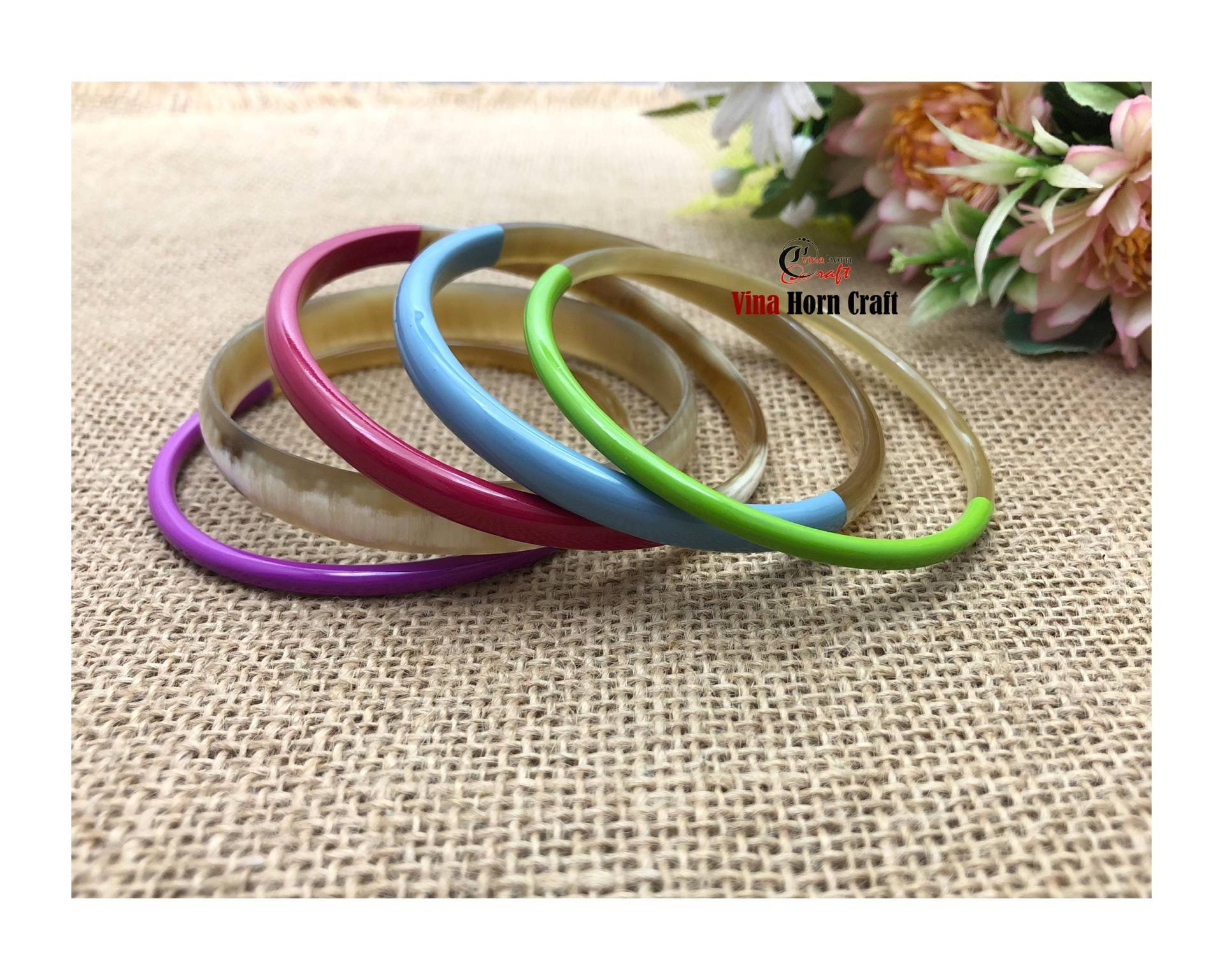Set Mit 5 Farbigen Natur - Büffelhorn Armreifen Runder Form Gerader Kanten Lack Kombination von vinahorncraft