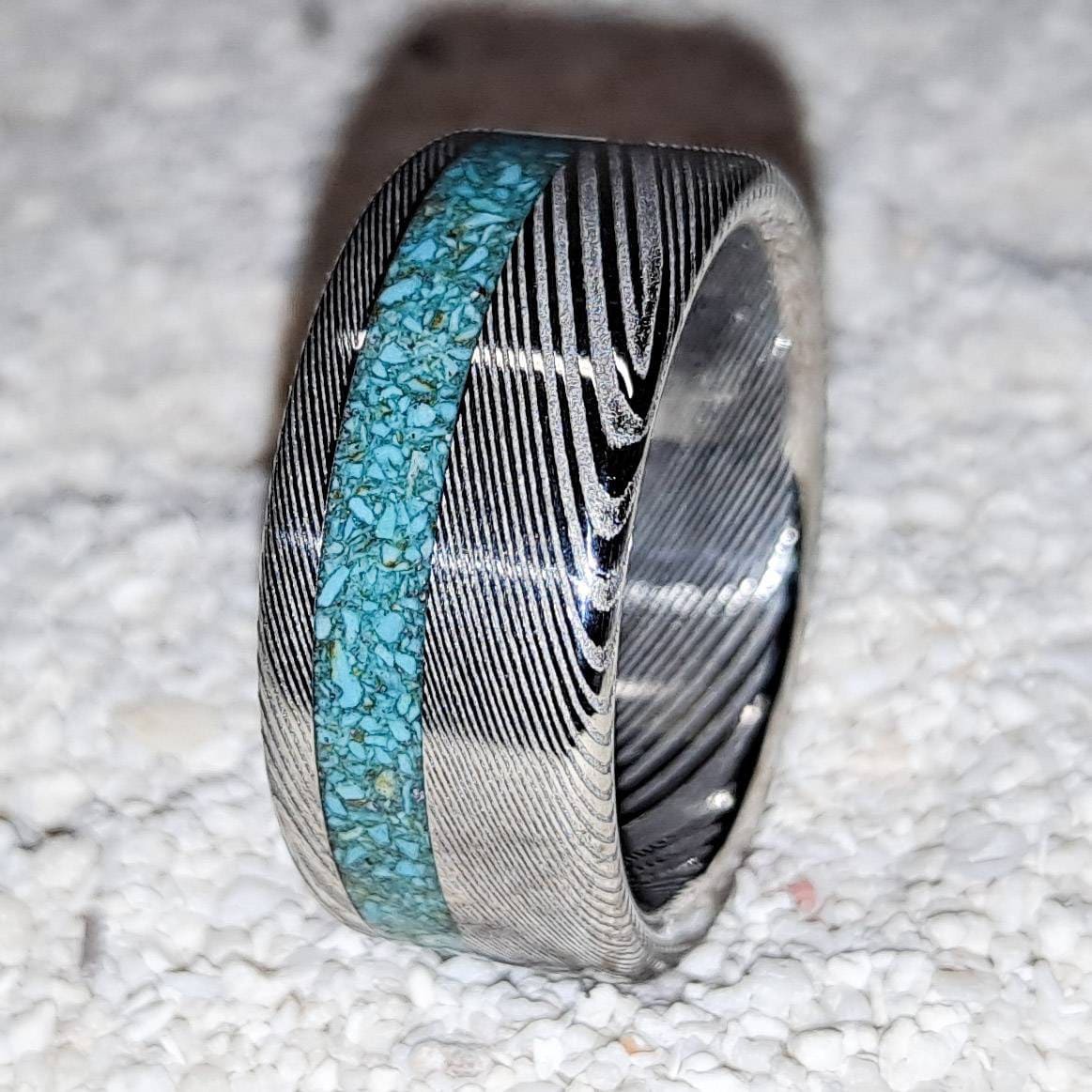 Dasmaskus Stahlring Mit Türkis Inlay von vineleafstudio