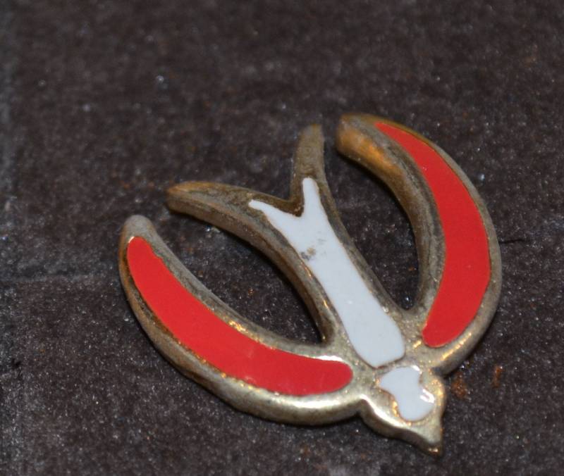Original 70Er Jahre Anstecker Schwalbe Metall Brosche Pin Retro Mid Century Second Hand Wear von vintageBagsAndCo