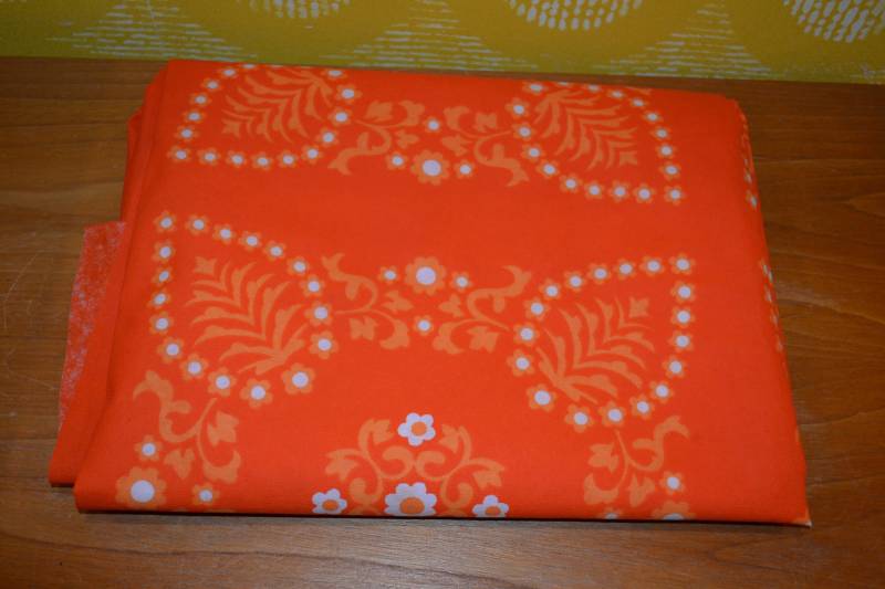 Schöne Eckige Vintage Papier Tischdecke Rot 70Er Jahre Mid Century Retro Esstisch Shabby Chic Seventies von vintageBagsAndCo