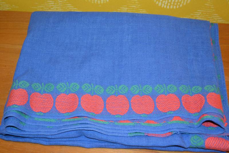Schöne Eckige Vintage Tischdecke Baumwolle Original Blau/Rot Äpfel 70Er Jahre Mid Century Retro Esstisch 120x155cm Proflax von vintageBagsAndCo