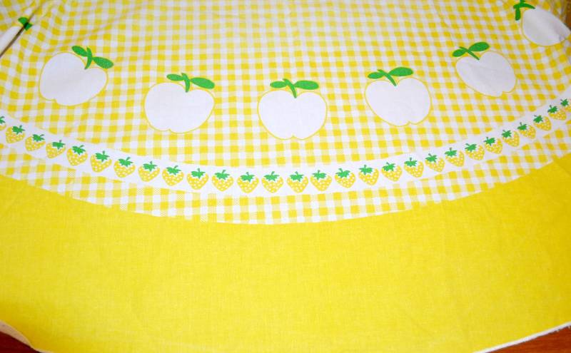 Schöne Runde Vintage Tischdecke Leinen Mit Flachstick Gelb/Weiß Seventies 70Er Jahre Mid Century Retro Esstisch von vintageBagsAndCo