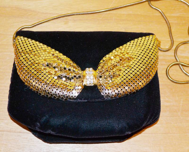 Schöne Vintage Handtasche Schwarz /Gold Aus Den 70Er Jahren Retro Clothing Mid Century Bag Second Hand Wear von vintageBagsAndCo