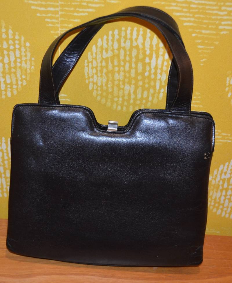 Schöne Vintage Handtasche Schwarz 70Er Jahre Bag Retro Clothing Mid Century Second Hand Wear von vintageBagsAndCo