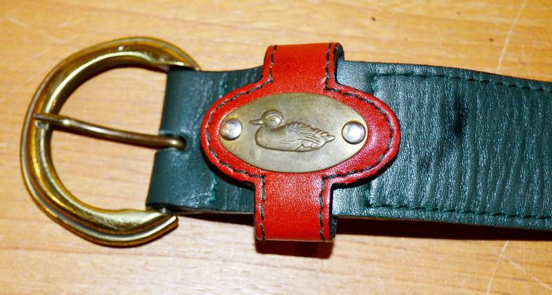 Schöner 70Er Jahre Gürtel Trachten Vintage Ledergürtel 85cm Grün/Rot Messing Embleme Enten Retro Mid Century Second Hand Wear Belt Clothing von vintageBagsAndCo