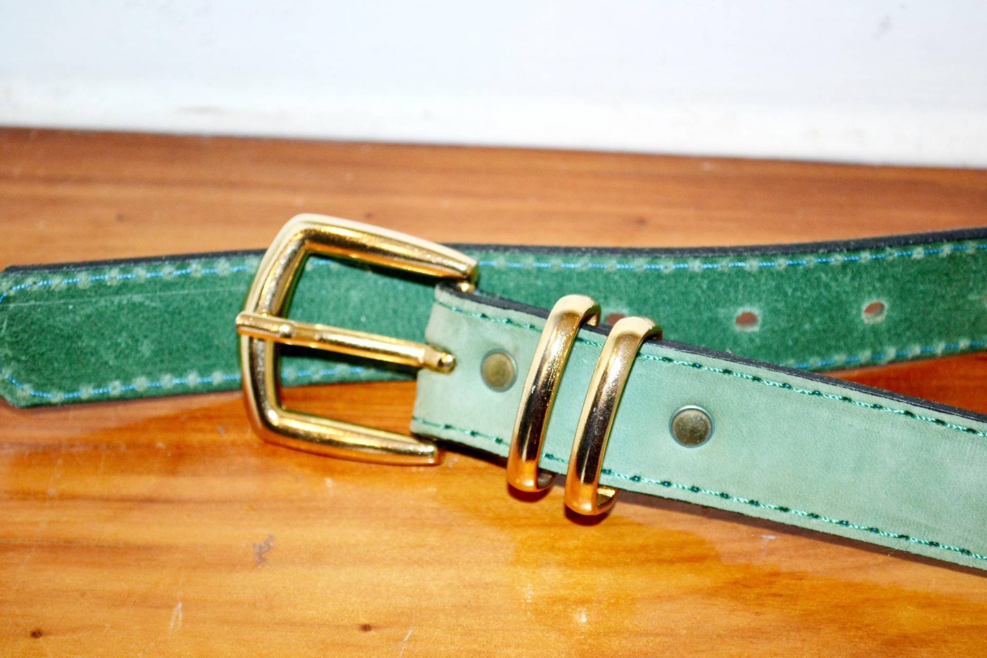 Schöner 70Er Jahre Gürtel Vintage Ledergürtel 85cm Grün Messing Emblem Teddy Retro Mid Century Second Hand Wear Belt Clothing von vintageBagsAndCo