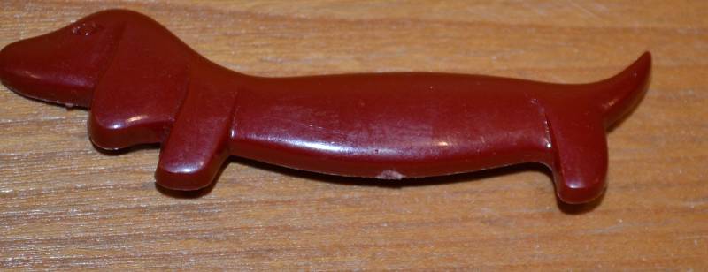 Schöner Original 70Er Jahre Anstecker Dackel Kunststoff Brosche Pin Retro Mid Century Second Hand Wear Vintage Clothing von vintageBagsAndCo