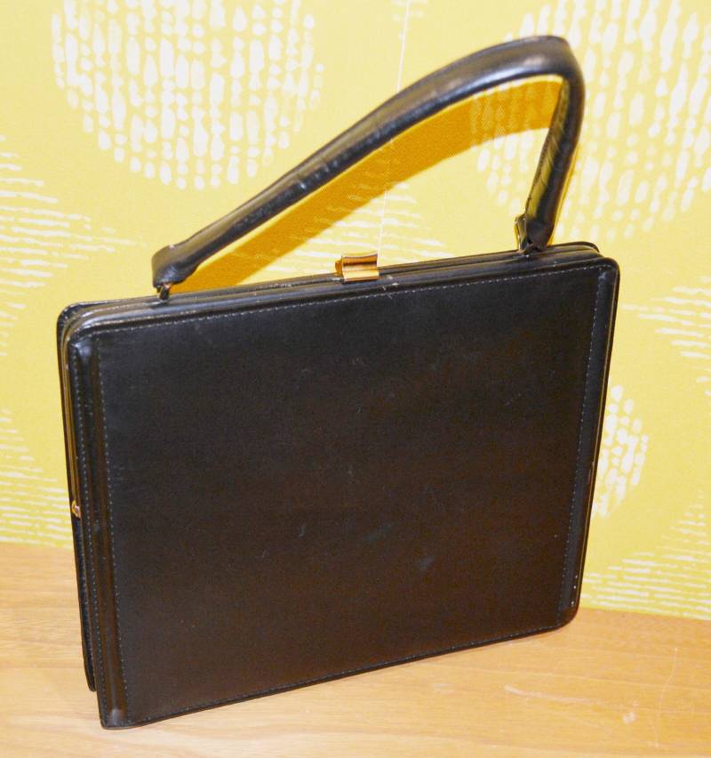 True Vintage 70Er Jahre Große Handtasche Schwarz Retro Mid Century Clothing von vintageBagsAndCo