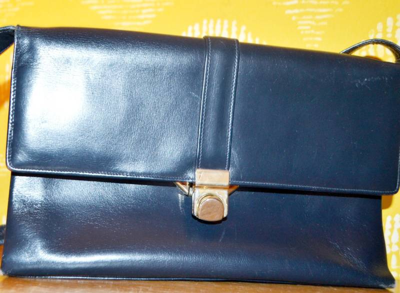 True Vintage Handtasche 70Er Jahre Leder Blau Retro Mid Century Purse Used Look Clothing von vintageBagsAndCo