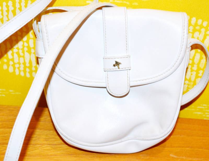 True Vintage Handtasche 70Er Jahre Weiß Von Assima Retro Mid Century Seventies Secondhand Wear Clothing True Vintage Handtasche 70Er Jahre Weiß Von Assima Retro Mid Century Seventies Secondhand Wear Clothing von vintageBagsAndCo