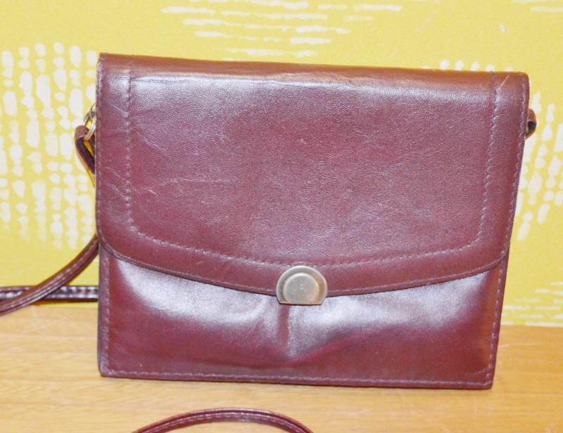 True Vintage Leder Handtasche 70Er Jahre Dunkel Rot Clothing Second Hand Wear Retro Mid Century Shabby Chic von vintageBagsAndCo