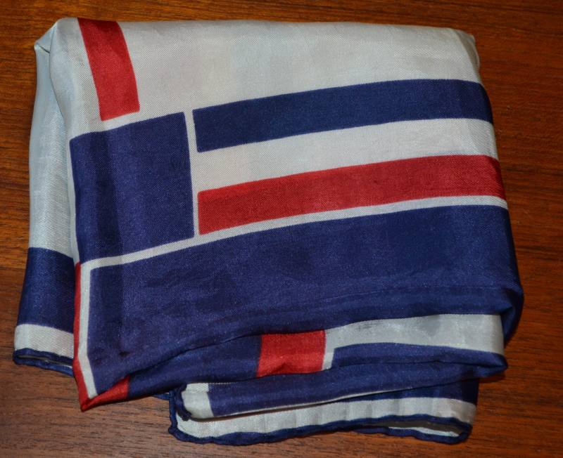 True Vintage Tuch 60Er 70Er Handrolliert Blau Rot Halstuch von vintageBagsAndCo