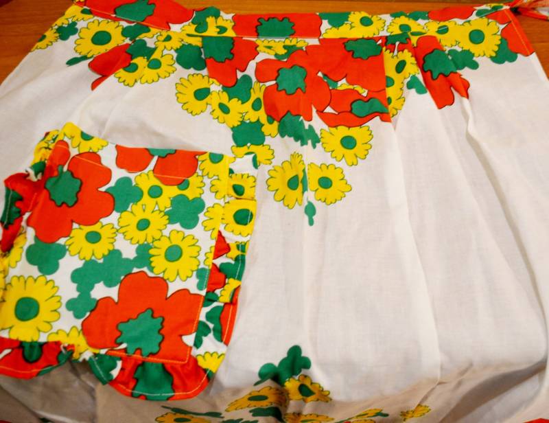 Vintage 70Er Jahre Stoff Schürze Küchenschürze Lang Bunt Knallige Farben Wie Neu Retro Long Apron Seventies 70S Kitchen Fabric Shabby Chic von vintageBagsAndCo