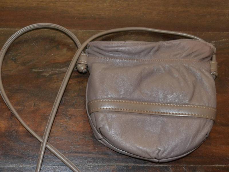 Vintage 70Er Mini Handtasche Beige Knautschleder von vintageBagsAndCo