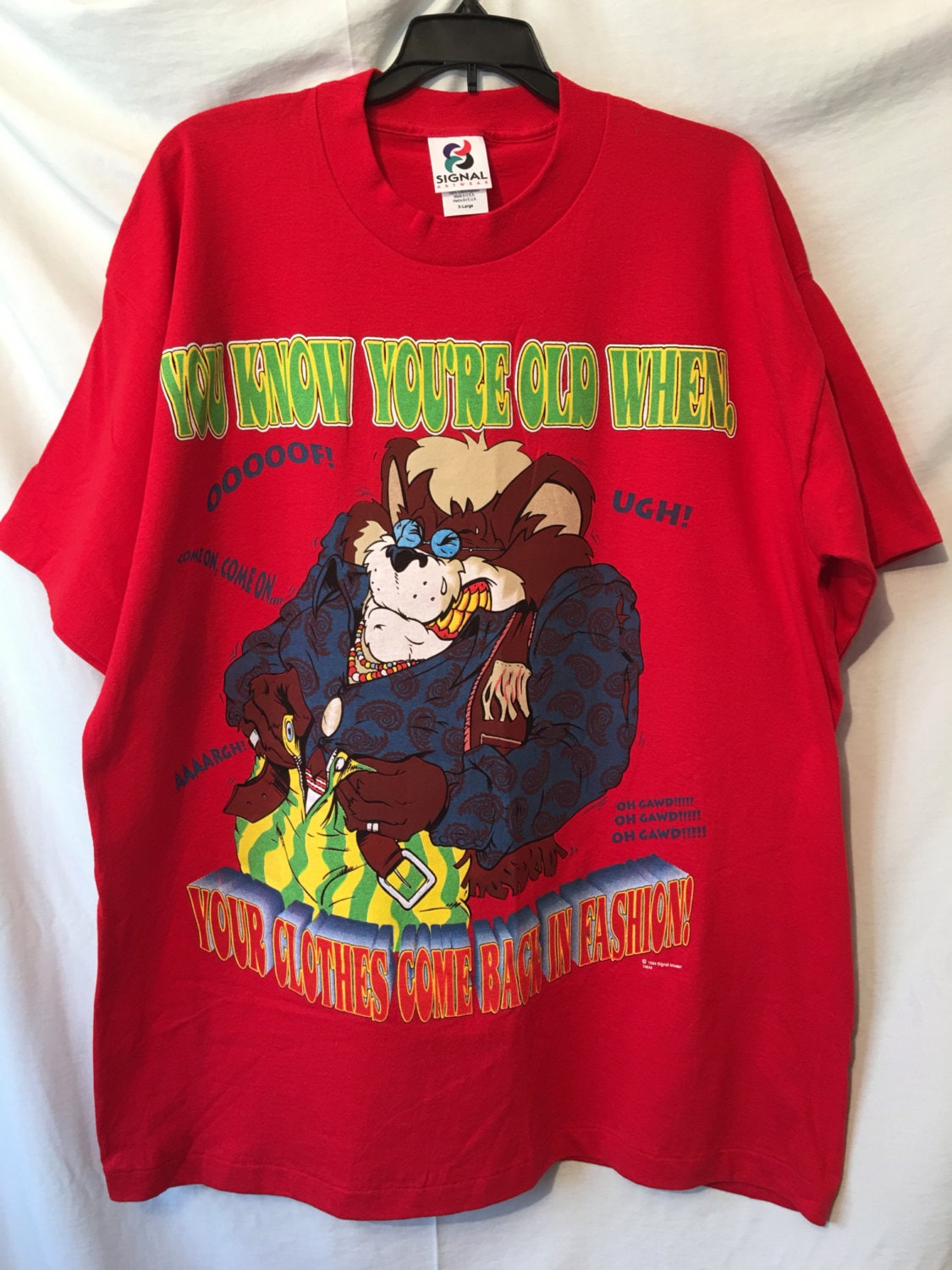 Kostenloser Versand Vintage Rotes Extra-Großes Lustiges T-Shirt von vintageandpurple