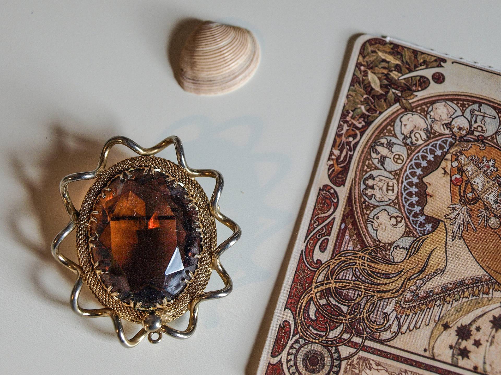 Vintage Brosche Mit Einem Großen Umbra Glaskristall, Modeschmuck von vintagebypandora