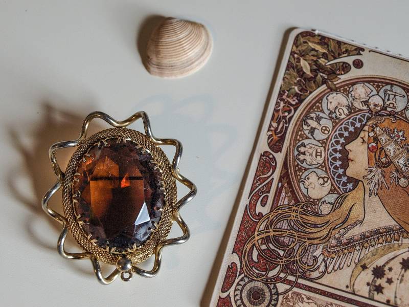 Vintage Brosche Mit Einem Großen Umbra Glaskristall, Modeschmuck Vintage Brosche Mit Einem Großen Umbra Glaskristall, Modeschmuck von vintagebypandora