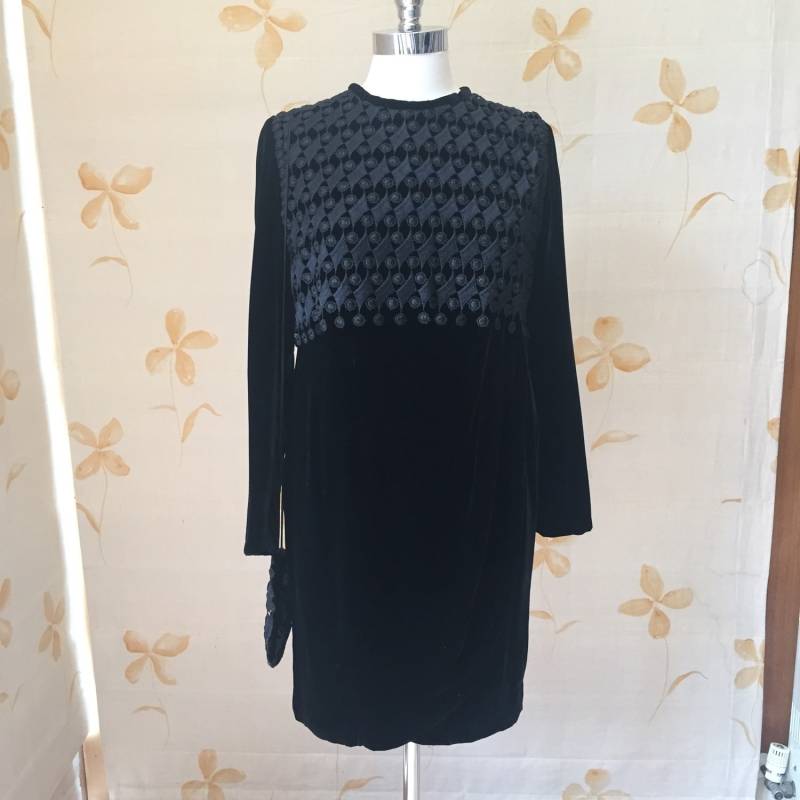 Abendkleid Aus Schwarzem Seidensamt Und Spitze Mit Passender Tasche von vintagecaf