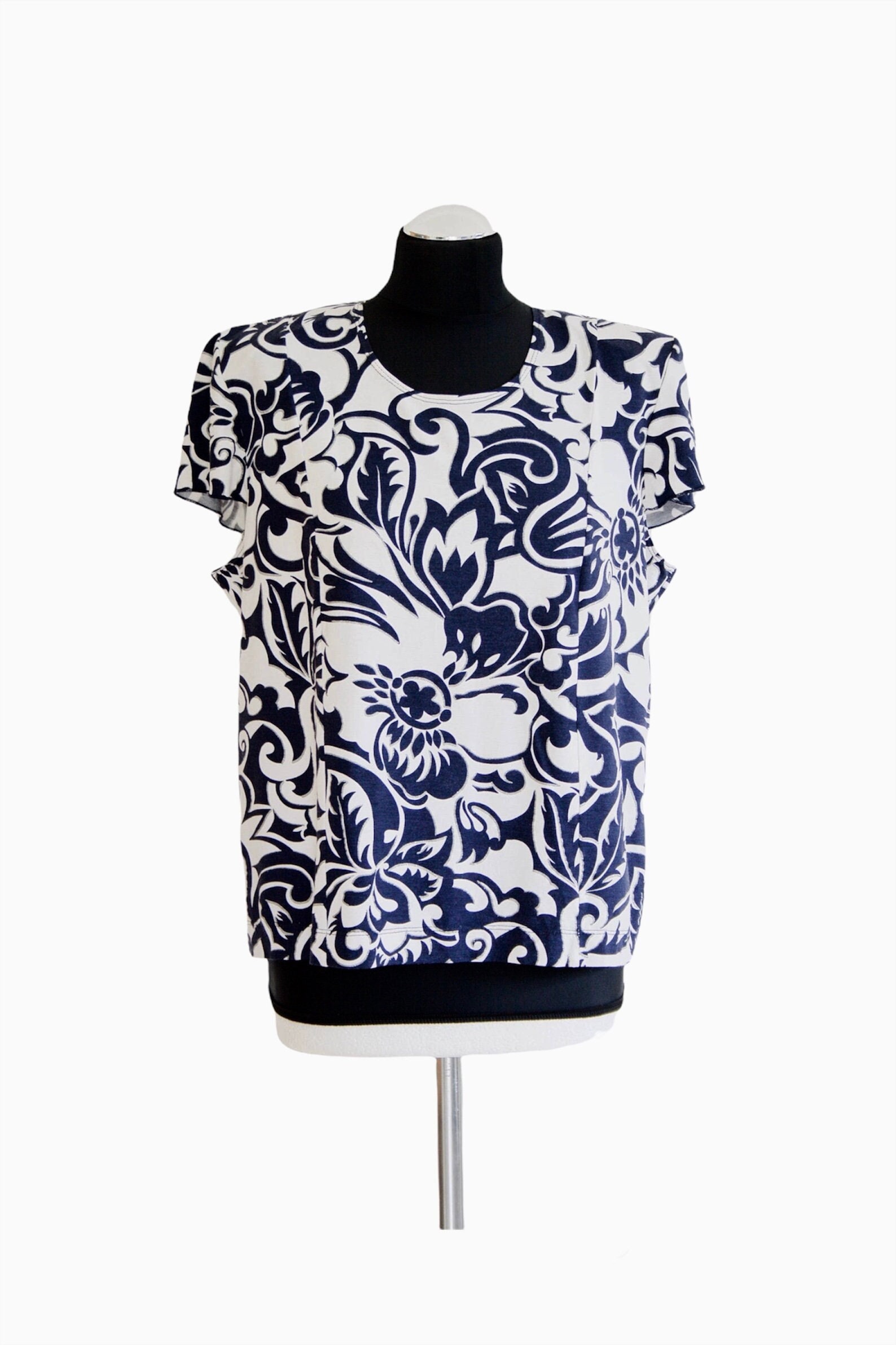 Blau-Weiße Bluse/Weiß-Blaues T-Shirt Blumen-T-Shirt Blumenbluse in Übergröße von vintagecatalunya
