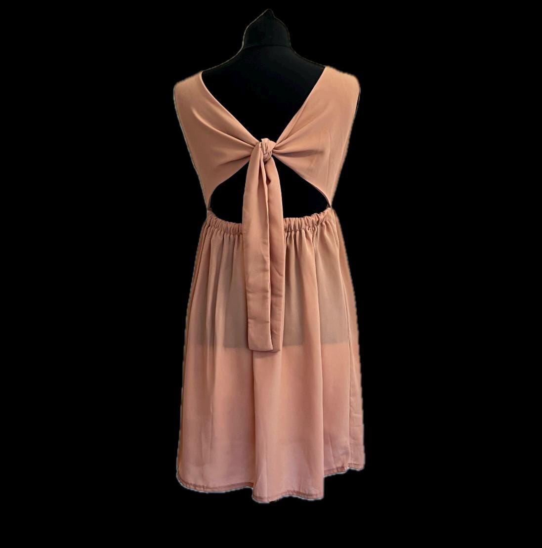 Lachsrosa Minikleid/Blassrosa Cut-Out-Kleid Kurzes Ausgestelltes Kleid von vintagecatalunya