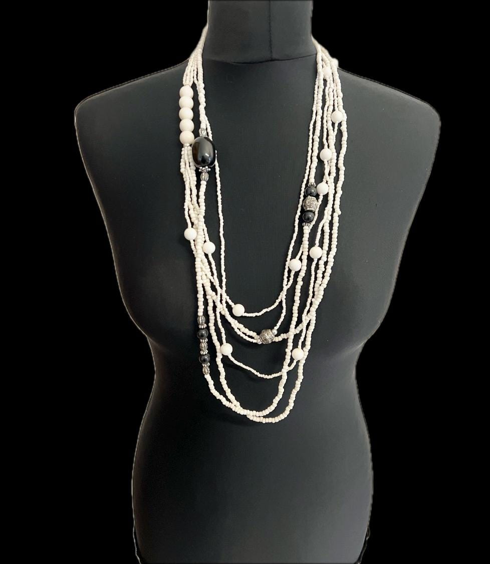 Schwarz-Weiße Zweireihige Halskette/Weiße Vierreihige Hippie-Boho-Halskette Mit Perlen von vintagecatalunya