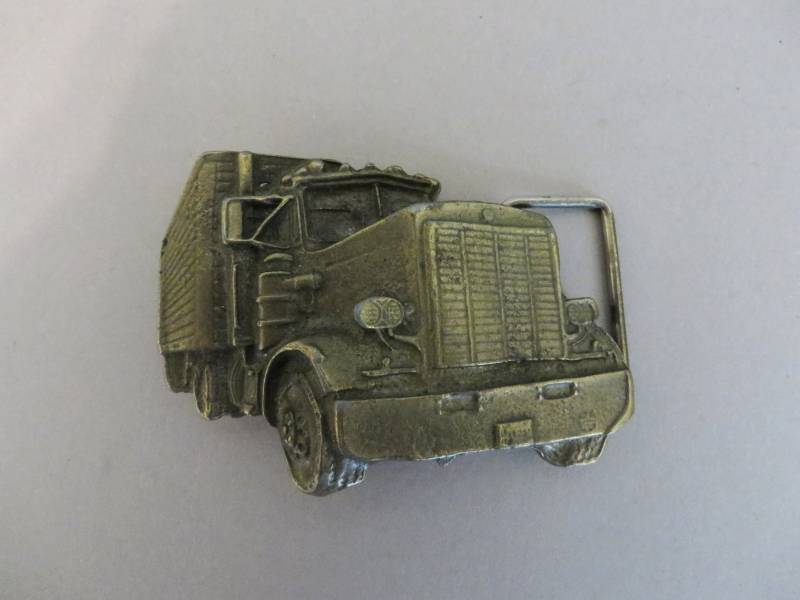 Vintage Gürtelschnalle Lkw-Modell von vintageclothingstock